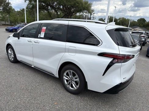 New 2026 Toyota Sienna Limited FWD image 4
