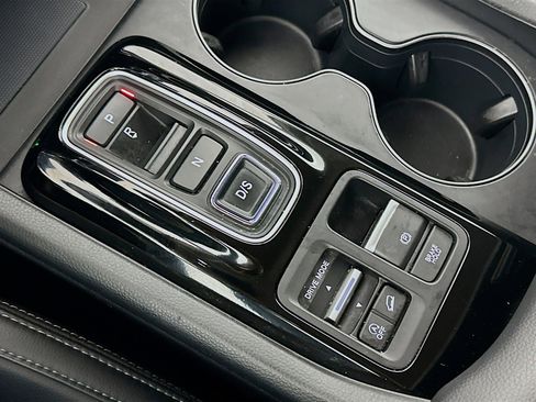 Used 2025 Honda Pilot EX-L image 24