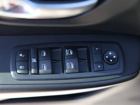 Used 2017 Jeep Cherokee High Altitude AWD/4WD image 18