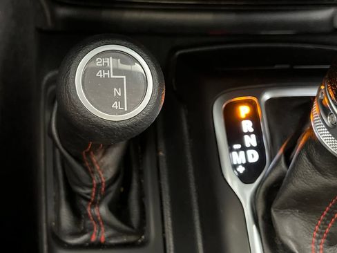 Used 2022 Jeep Wrangler Unlimited Rubicon w/ Cold Weather Group AWD/4WD image 45