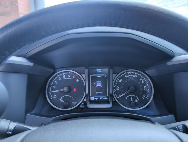 Used 2021 Toyota Tacoma TRD Off-Road w/ TRD Premium Off Road Package AWD/4WD image 17