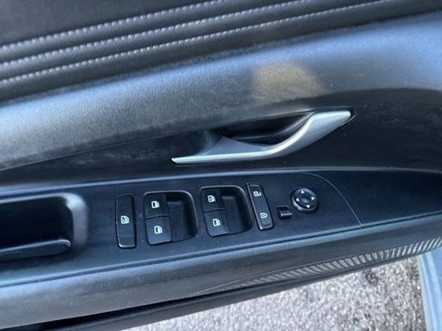 Used 2022 Hyundai Elantra Limited image 14