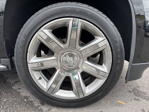 Used 2020 Cadillac Escalade Premium Luxury image 13