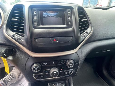 Used 2015 Jeep Cherokee Latitude AWD/4WD image 14