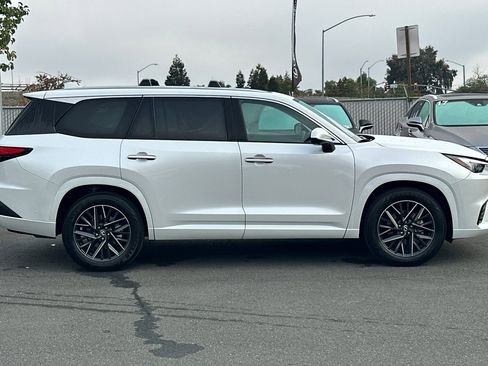 Used 2024 Lexus TX 350 AWD image 3