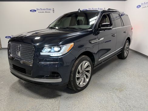 Used 2024 Lincoln Navigator Premiere image 3