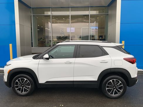 Used 2025 Chevrolet TrailBlazer LT w/ Convenience Package image 8