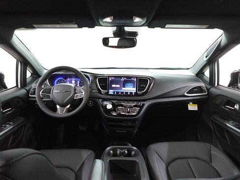 New 2026 Chrysler Pacifica Select image 7