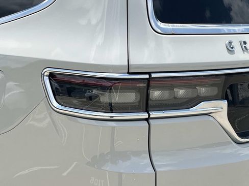 Used 2022 Jeep Grand Wagoneer Series I AWD/4WD image 10