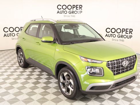 Used 2024 Hyundai Venue SEL FWD image 1