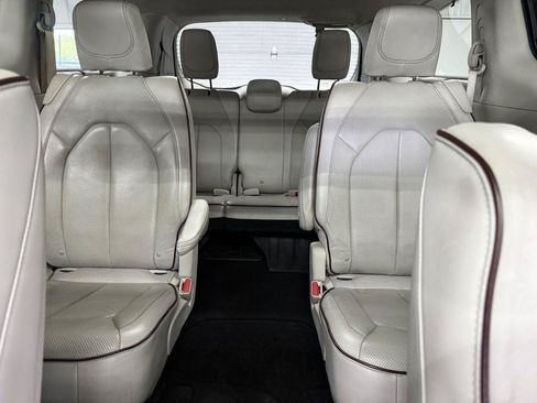 Used 2017 Chrysler Pacifica Limited FWD image 14