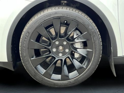 Used 2023 Tesla Model Y Long Range AWD/4WD image 24