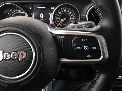 Used 2018 Jeep Wrangler Unlimited Sahara image 15