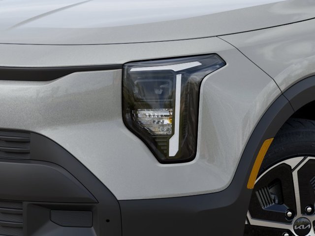New 2027 Kia Niro LX FWD image 10