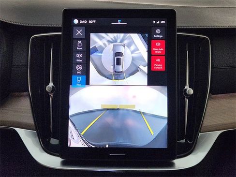 Used 2025 Volvo XC90 B5 Plus image 18