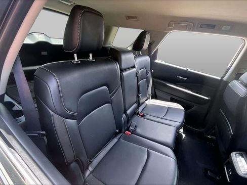 Used 2024 Nissan Pathfinder SL w/ Lighting Package (N92) FWD image 19