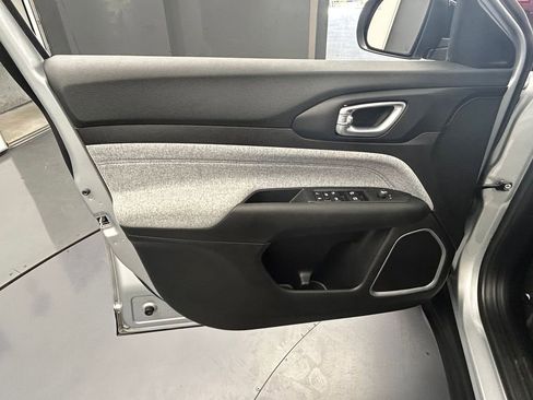 Used 2025 Jeep Compass Latitude image 14