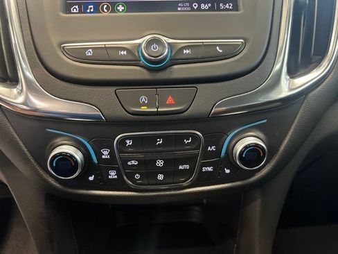 Used 2024 Chevrolet Equinox LT AWD/4WD image 23