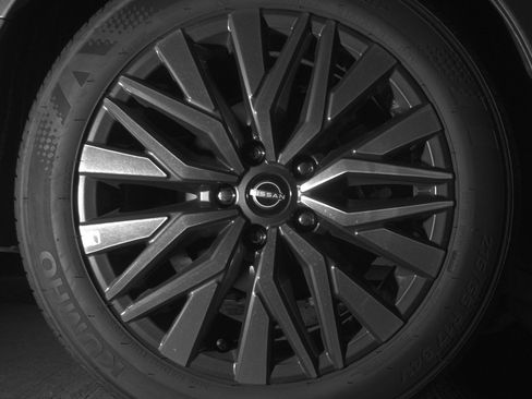 Used 2025 Nissan Altima 2.5 SV FWD image 15