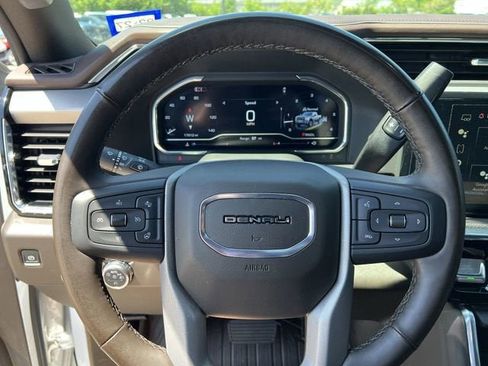 Used 2025 GMC Sierra 2500 Denali w/ Denali Reserve Package AWD/4WD image 11