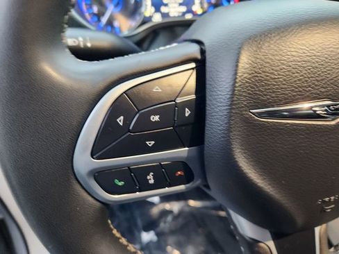 Used 2024 Chrysler Pacifica Touring-L FWD image 21