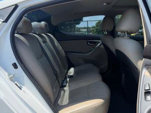 Used 2014 Hyundai Elantra Limited w/ Option Group 03 FWD image 13