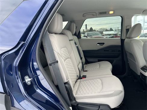 Used 2022 Nissan Pathfinder SV image 18