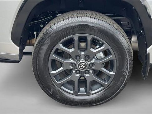 Used 2025 Toyota Sequoia Platinum image 9