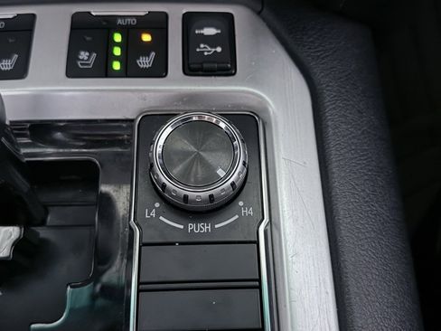 Used 2016 Toyota Land Cruiser image 43