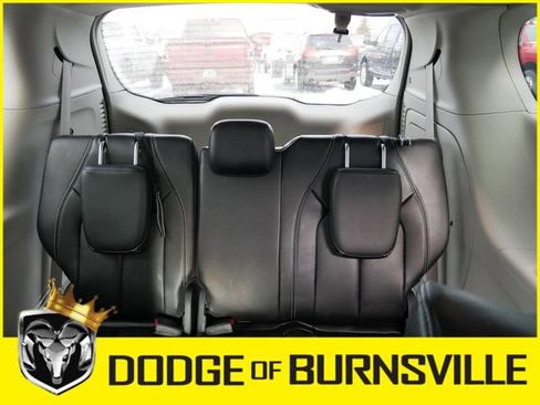 Used 2022 Chrysler Pacifica Touring-L w/ Uconnect Theater Family Group image 18