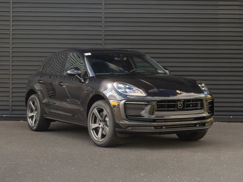 Certified 2026 Porsche Macan AWD/4WD image 10