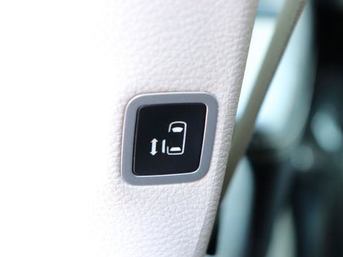 Used 2024 Chrysler Pacifica Touring-L FWD image 33