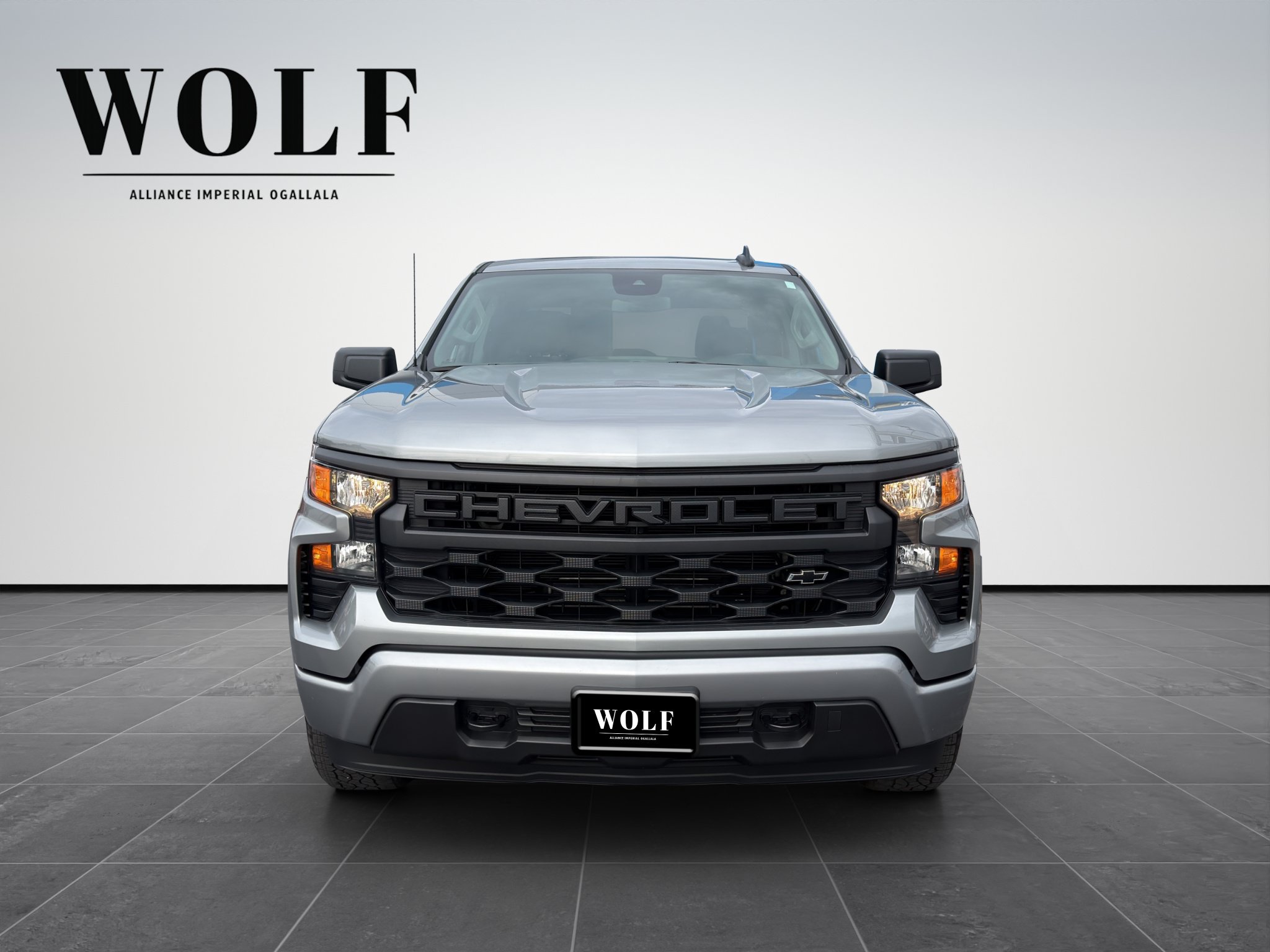 Used 2023 Chevrolet Silverado 1500 Custom w/ 2.7L Blackout Package AWD/4WD image 2