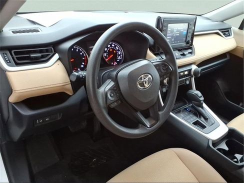 Used 2020 Toyota RAV4 LE image 14