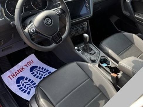 Used 2021 Volkswagen Tiguan SE w/ Panoramic Sunroof Package image 11