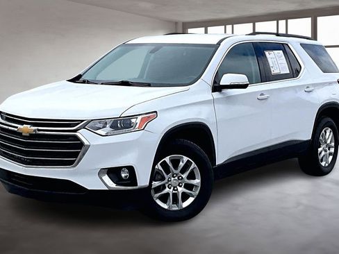 Used 2019 Chevrolet Traverse LT image 2