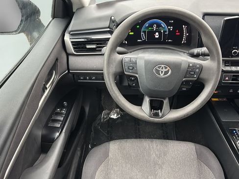 Used 2025 Toyota Camry LE image 18