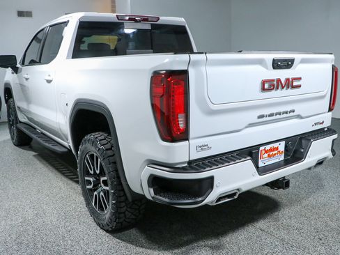 Used 2024 GMC Sierra 1500 AT4 w/ Technology Package AWD/4WD image 10