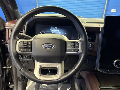 Used 2024 Ford Expedition Limited RWD image 14