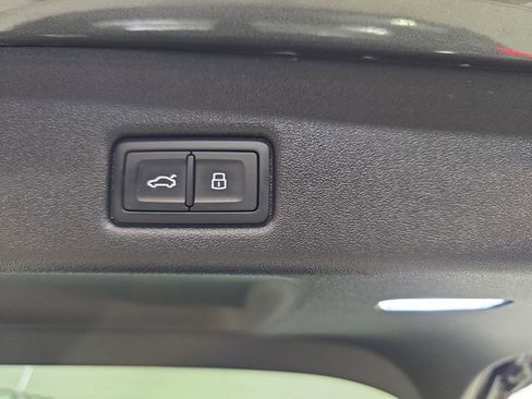 Used 2025 Audi Q5 Prestige w/ 20" Wheel Package AWD/4WD image 16