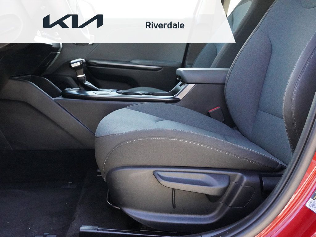 Used 2025 Kia K4 FWD image 21
