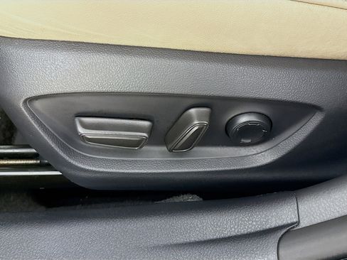 Used 2019 Toyota Avalon Limited image 24