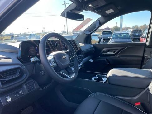 Used 2025 Chevrolet Silverado EV LT AWD/4WD image 13