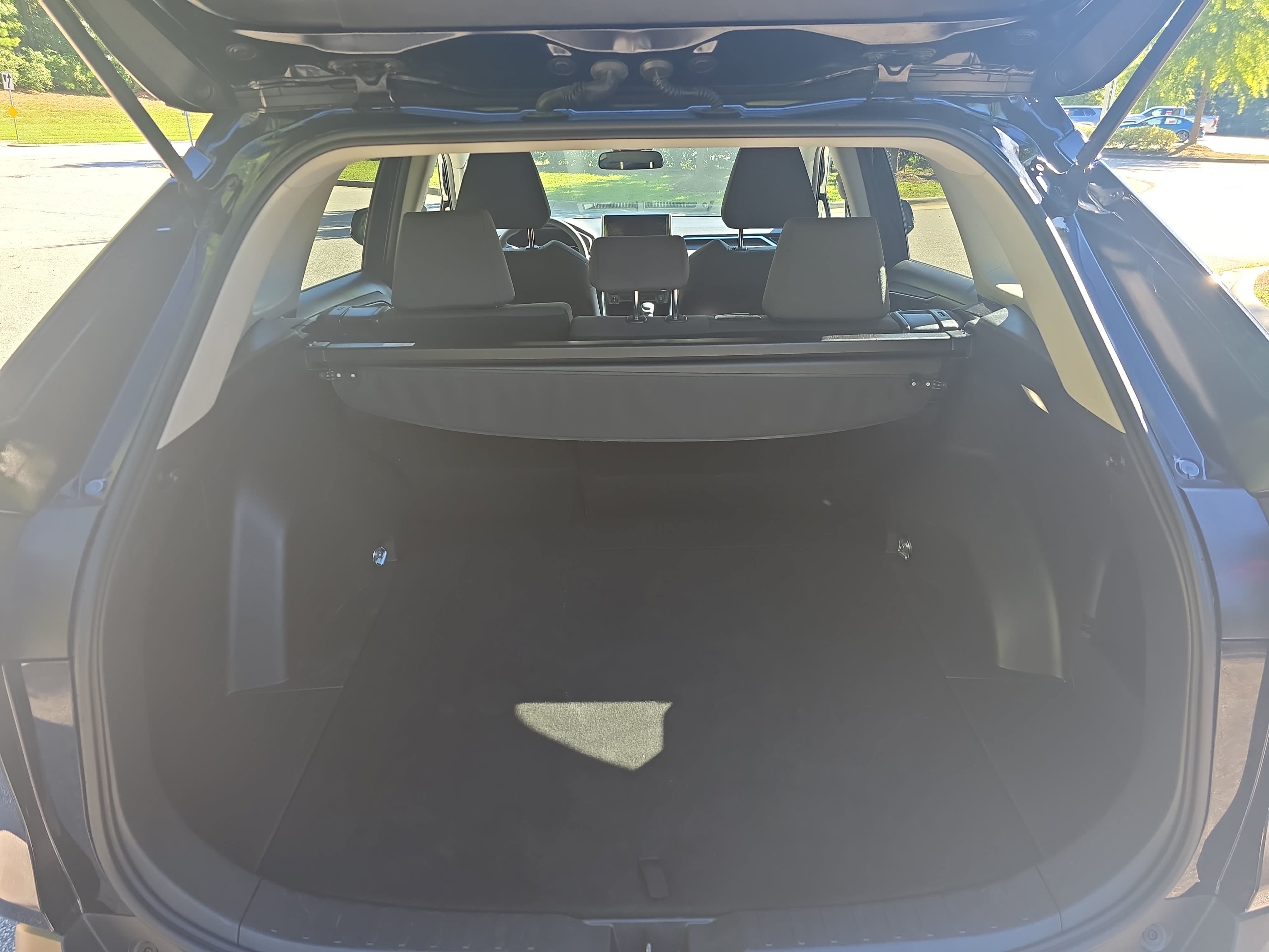 Used 2025 Toyota RAV4 XLE FWD image 12