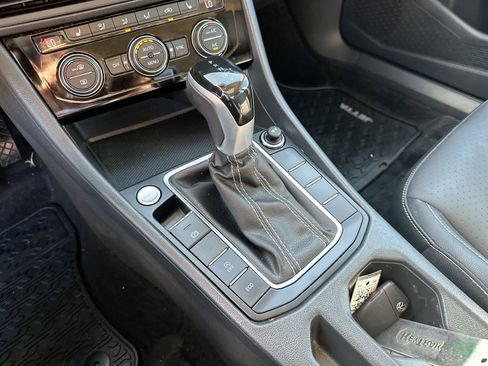 Used 2024 Volkswagen Jetta SE w/ Panoramic Sunroof Package image 19