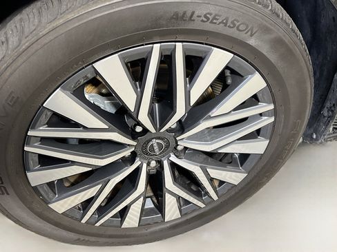 Used 2024 Nissan Altima 2.5 SV FWD image 14