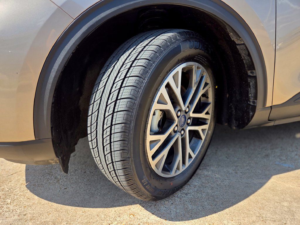 Certified 2020 Ford Escape SEL FWD image 33