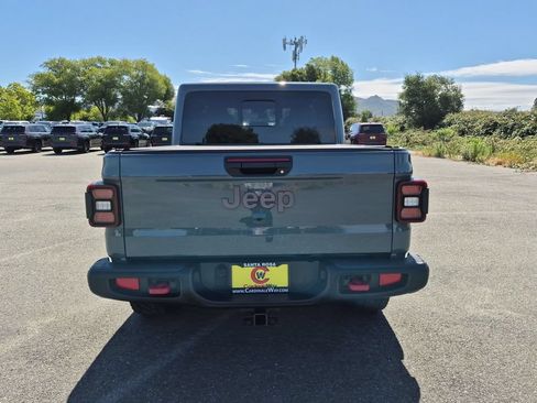 Used 2025 Jeep Gladiator Rubicon w/ Convenience Group AWD/4WD image 4