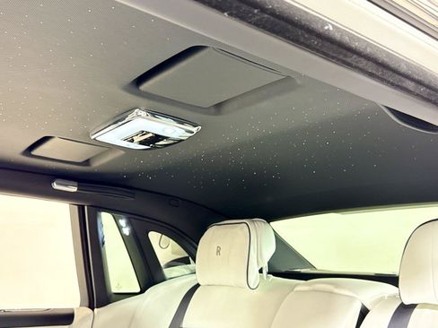Used 2023 Rolls-Royce Phantom Sedan RWD image 29