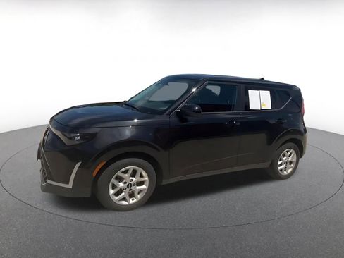 Used 2025 Kia Soul LX w/ LX Technology Package FWD image 8